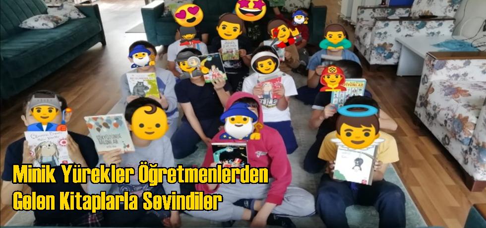 Minik Yürekler Öğretmenlerden Gelen Kitaplarla Sevindiler